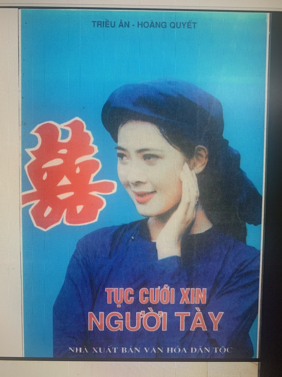 Cô gái Tày và cách vấn khăn truyền thống